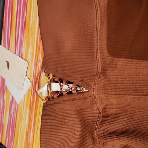 NWT CUTE FABLETICS LACE UP LEGGING - Picture 7 of 8